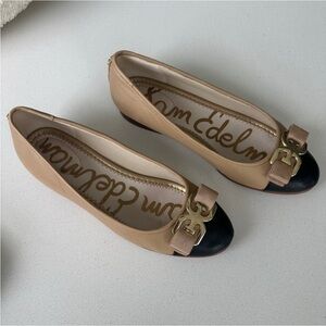 Sam Edelman Tan and Black Flats 6.5